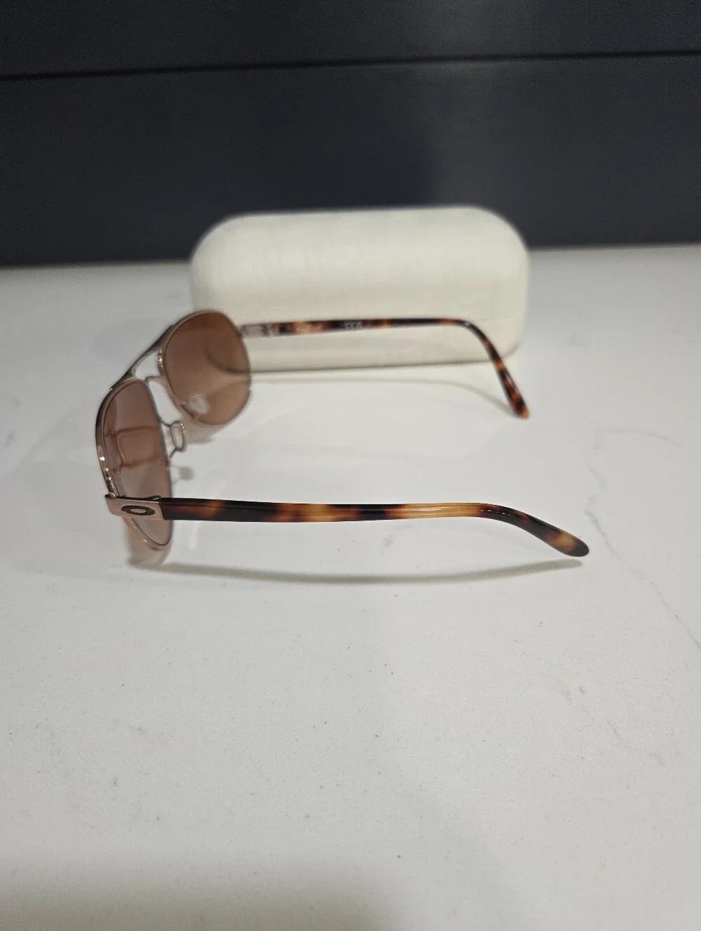 Oakley Feedback Rose Gold Pilot Sunglasses Brown Gradient Lenses 004079-01 -Case